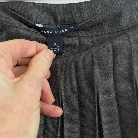 Banana Republic Pleated Wool Skirt - Picture 3 of 4